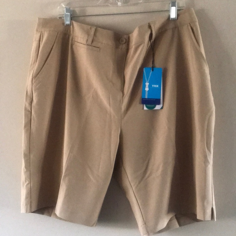 Lesmart Women’s Golf Shorts Size 16 NWT